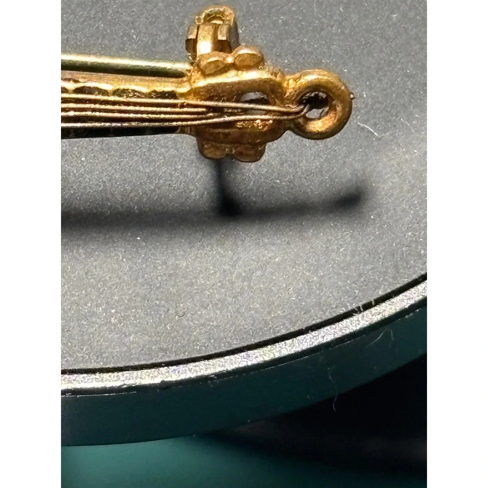 Vintage‎ Mother of Pearl Violin Brooch Gold Tone Musical Instrument Pin Novelty